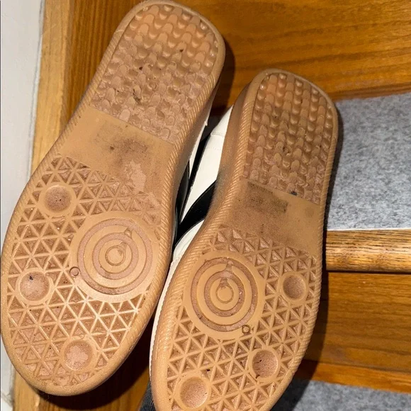 Dolce Vita Cream and Black Sneakers - Picture 5 of 8